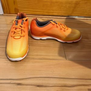 Golf shoes